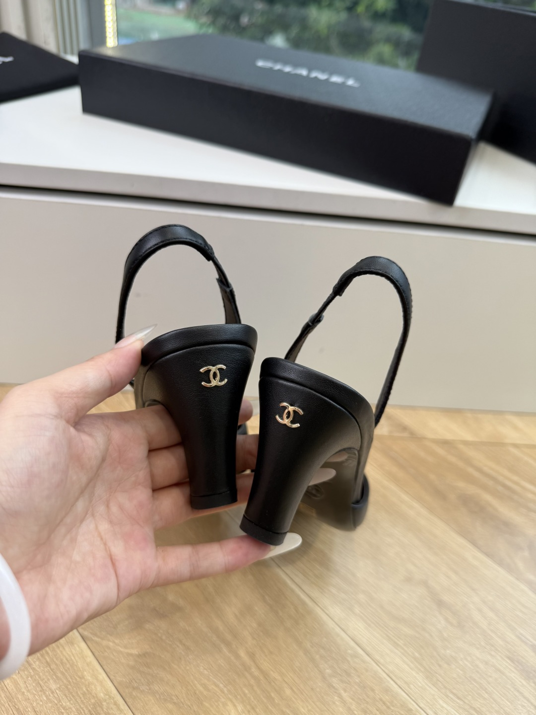 G238Chane*26ss新款玛丽珍单鞋高跟鞋凉鞋 温柔名媛的氛围感缓缓蔓延,圆润鞋头搭配精巧的小蝴蝶结,撞色方头贴标 G238Chane*26ss新款玛丽珍单鞋高跟鞋凉鞋 温柔名媛的氛围感缓缓蔓延,圆润鞋头搭配精巧的小蝴蝶结,撞色方头贴标