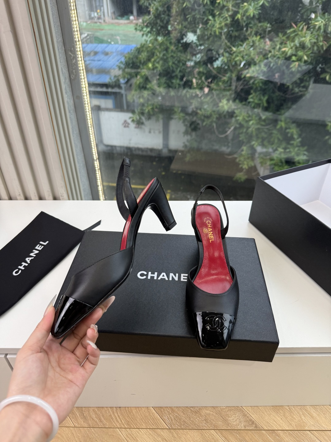 G238Chane*26ss新款玛丽珍单鞋高跟鞋凉鞋 温柔名媛的氛围感缓缓蔓延,圆润鞋头搭配精巧的小蝴蝶结,撞色方头贴标 G238Chane*26ss新款玛丽珍单鞋高跟鞋凉鞋 温柔名媛的氛围感缓缓蔓延,圆润鞋头搭配精巧的小蝴蝶结,撞色方头贴标