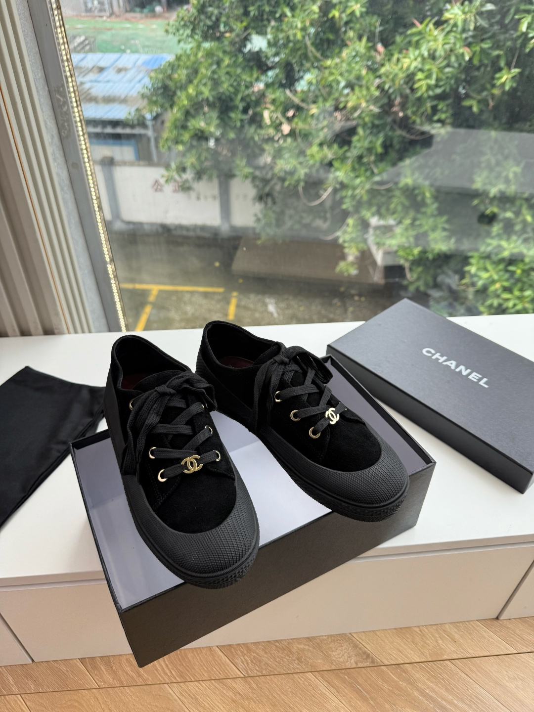 G059chanel26a球鞋美到心巴上 一买一个不吱声 讲道理 看到实物穿上脚 就会觉得更好看 有底有厚度 可能左边的 G059chanel26a球鞋美到心巴上 一买一个不吱声 讲道理 看到实物穿上脚 就会觉得更好看 有底有厚度 可能左边的