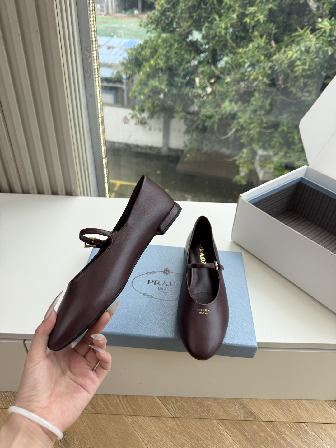 G887统一飞机盒顶级品质所见即所得Prada/普拉达26WF早春新品复古三角标褶皱粗跟平底玛丽珍鞋单鞋 当米兰1913 G887统一飞机盒顶级品质所见即所得Prada/普拉达26WF早春新品复古三角标褶皱粗跟平底玛丽珍鞋单鞋 当米兰1913