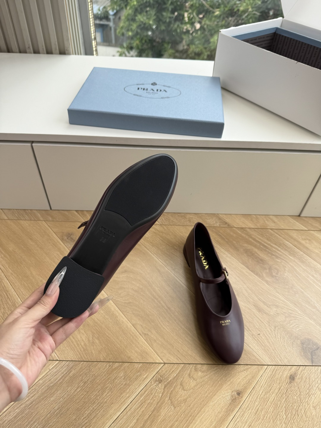 G887统一飞机盒顶级品质所见即所得Prada/普拉达26WF早春新品复古三角标褶皱粗跟平底玛丽珍鞋单鞋 当米兰1913 G887统一飞机盒顶级品质所见即所得Prada/普拉达26WF早春新品复古三角标褶皱粗跟平底玛丽珍鞋单鞋 当米兰1913