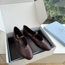 G887统一飞机盒顶级品质所见即所得Prada/普拉达26WF早春新品复古三角标褶皱粗跟平底玛丽珍鞋单鞋 当米兰1913 G887统一飞机盒顶级品质所见即所得Prada/普拉达26WF早春新品复古三角标褶皱粗跟平底玛丽珍鞋单鞋 当米兰1913