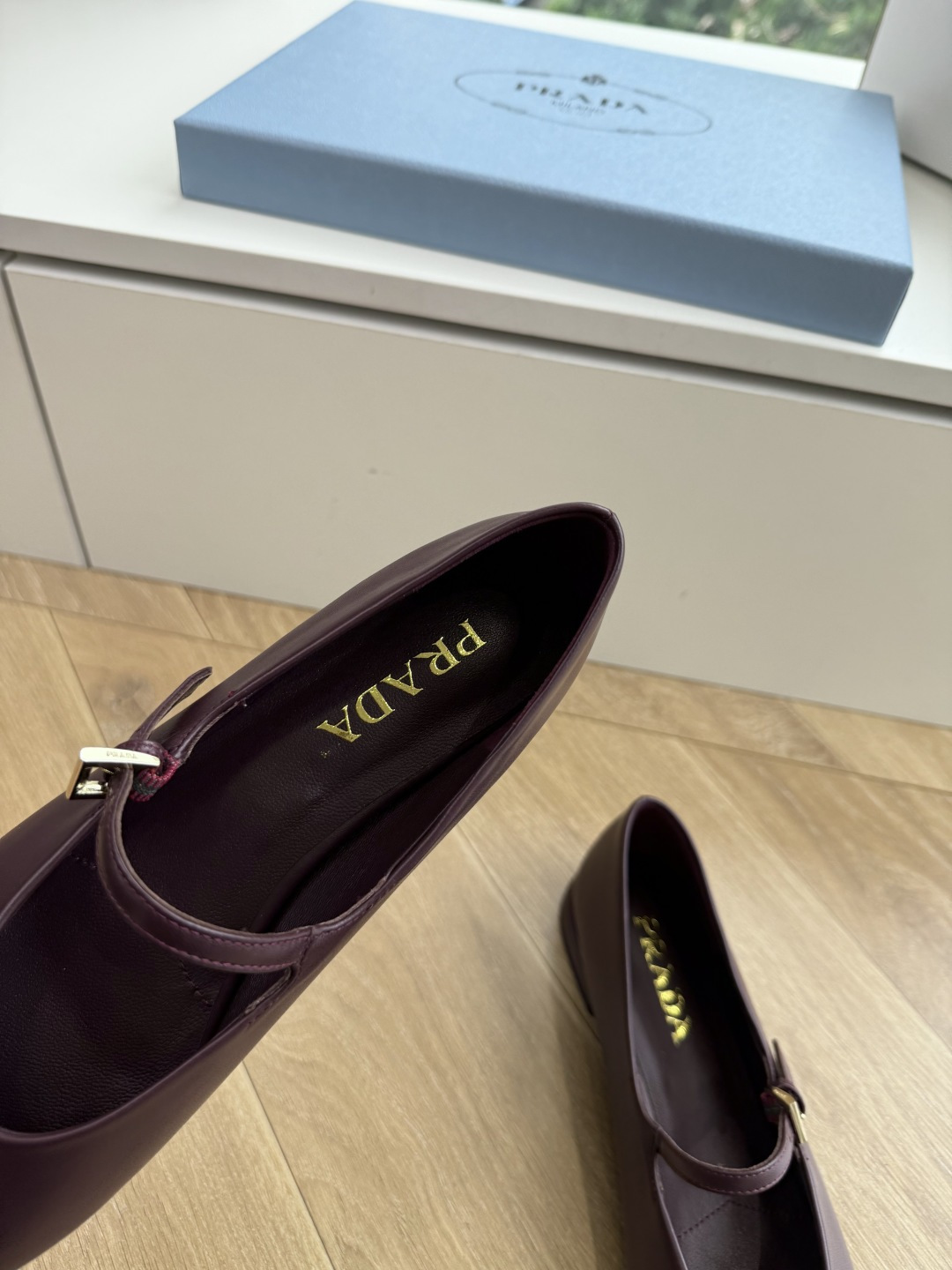 G887统一飞机盒顶级品质所见即所得Prada/普拉达26WF早春新品复古三角标褶皱粗跟平底玛丽珍鞋单鞋 当米兰1913 G887统一飞机盒顶级品质所见即所得Prada/普拉达26WF早春新品复古三角标褶皱粗跟平底玛丽珍鞋单鞋 当米兰1913