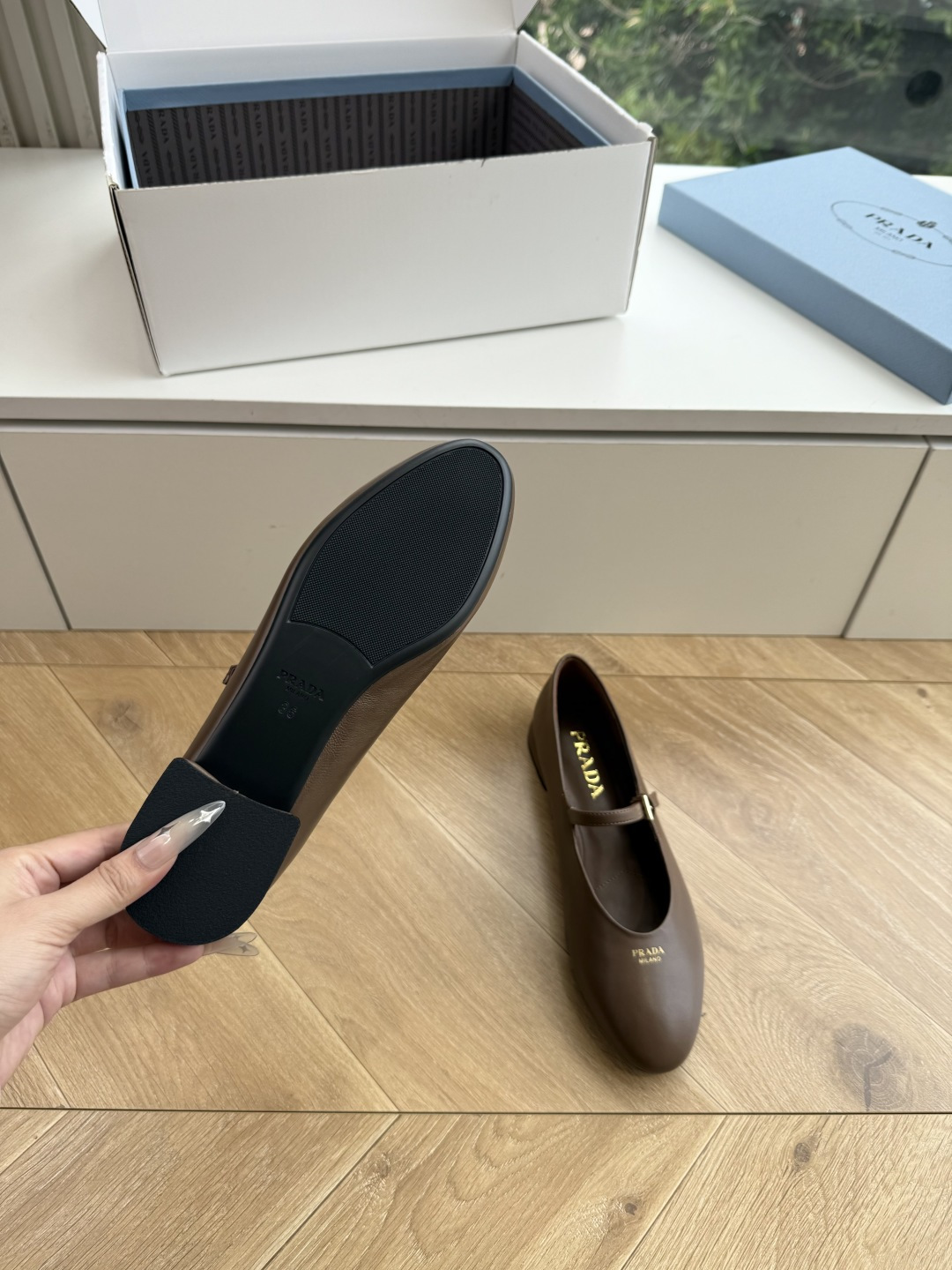 G887统一飞机盒顶级品质所见即所得Prada/普拉达26WF早春新品复古三角标褶皱粗跟平底玛丽珍鞋单鞋 当米兰1913 G887统一飞机盒顶级品质所见即所得Prada/普拉达26WF早春新品复古三角标褶皱粗跟平底玛丽珍鞋单鞋 当米兰1913