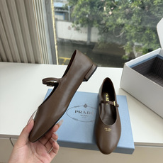 G887统一飞机盒顶级品质所见即所得Prada/普拉达26WF早春新品复古三角标褶皱粗跟平底玛丽珍鞋单鞋 当米兰1913 G887统一飞机盒顶级品质所见即所得Prada/普拉达26WF早春新品复古三角标褶皱粗跟平底玛丽珍鞋单鞋 当米兰1913