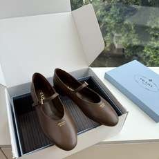 G887统一飞机盒顶级品质所见即所得Prada/普拉达26WF早春新品复古三角标褶皱粗跟平底玛丽珍鞋单鞋 当米兰1913 G887统一飞机盒顶级品质所见即所得Prada/普拉达26WF早春新品复古三角标褶皱粗跟平底玛丽珍鞋单鞋 当米兰1913