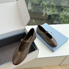 G887统一飞机盒顶级品质所见即所得Prada/普拉达26WF早春新品复古三角标褶皱粗跟平底玛丽珍鞋单鞋 当米兰1913 G887统一飞机盒顶级品质所见即所得Prada/普拉达26WF早春新品复古三角标褶皱粗跟平底玛丽珍鞋单鞋 当米兰1913