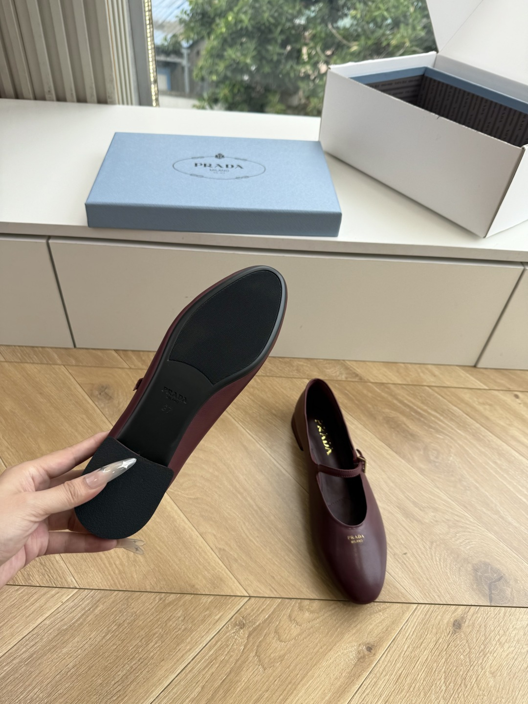 G887统一飞机盒顶级品质所见即所得Prada/普拉达26WF早春新品复古三角标褶皱粗跟平底玛丽珍鞋单鞋 当米兰1913