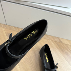 G887统一飞机盒顶级品质所见即所得Prada/普拉达26WF早春新品复古三角标褶皱粗跟平底玛丽珍鞋单鞋 当米兰1913 G887统一飞机盒顶级品质所见即所得Prada/普拉达26WF早春新品复古三角标褶皱粗跟平底玛丽珍鞋单鞋 当米兰1913