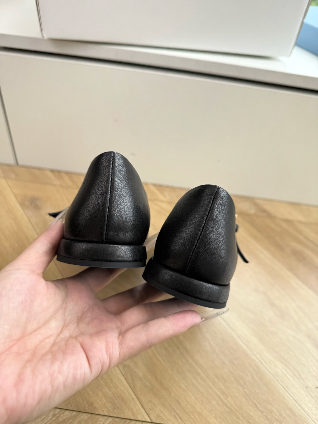 G887统一飞机盒顶级品质所见即所得Prada/普拉达26WF早春新品复古三角标褶皱粗跟平底玛丽珍鞋单鞋 当米兰1913 G887统一飞机盒顶级品质所见即所得Prada/普拉达26WF早春新品复古三角标褶皱粗跟平底玛丽珍鞋单鞋 当米兰1913