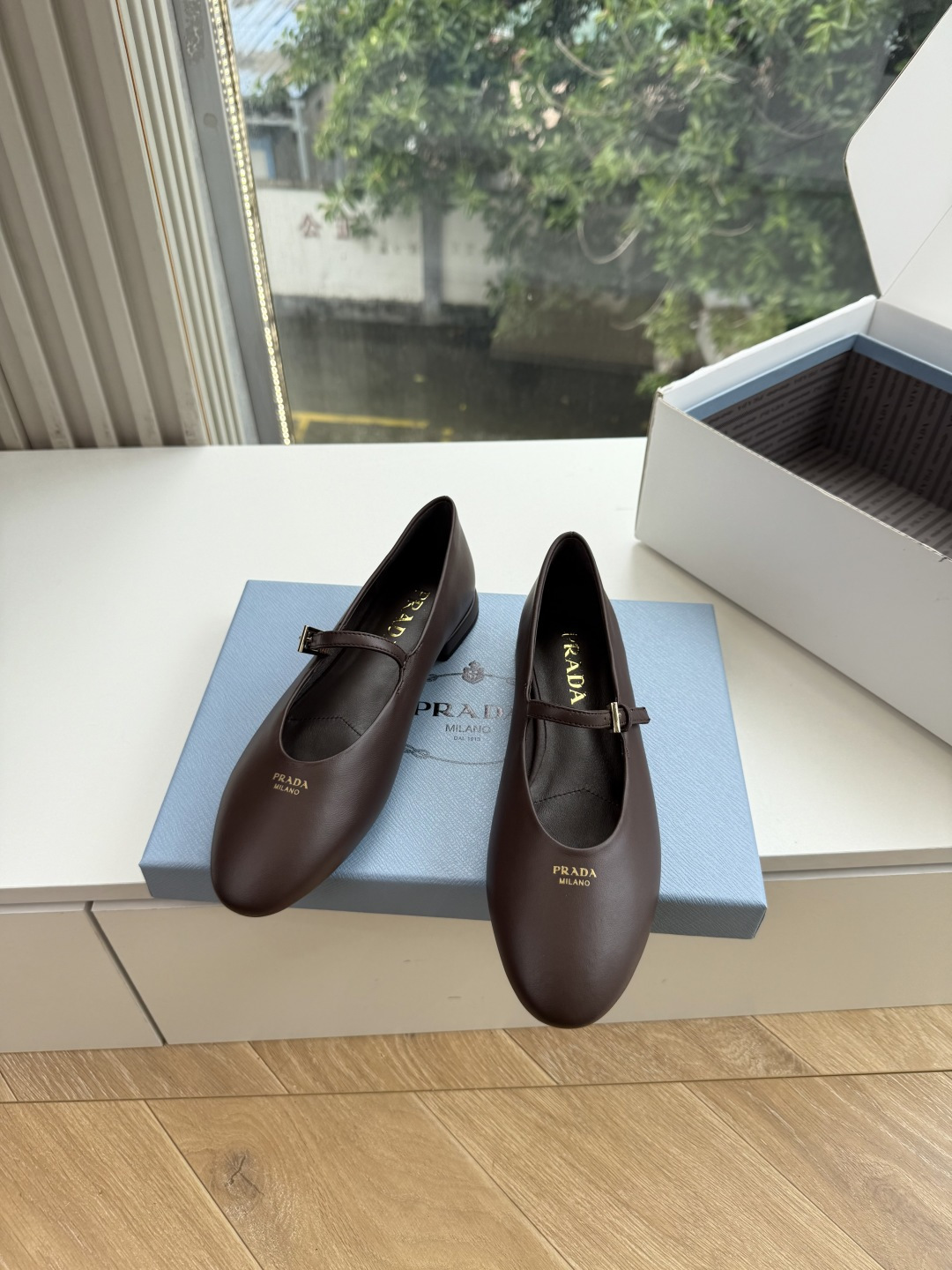 G887统一飞机盒顶级品质所见即所得Prada/普拉达26WF早春新品复古三角标褶皱粗跟平底玛丽珍鞋单鞋 当米兰1913 G887统一飞机盒顶级品质所见即所得Prada/普拉达26WF早春新品复古三角标褶皱粗跟平底玛丽珍鞋单鞋 当米兰1913