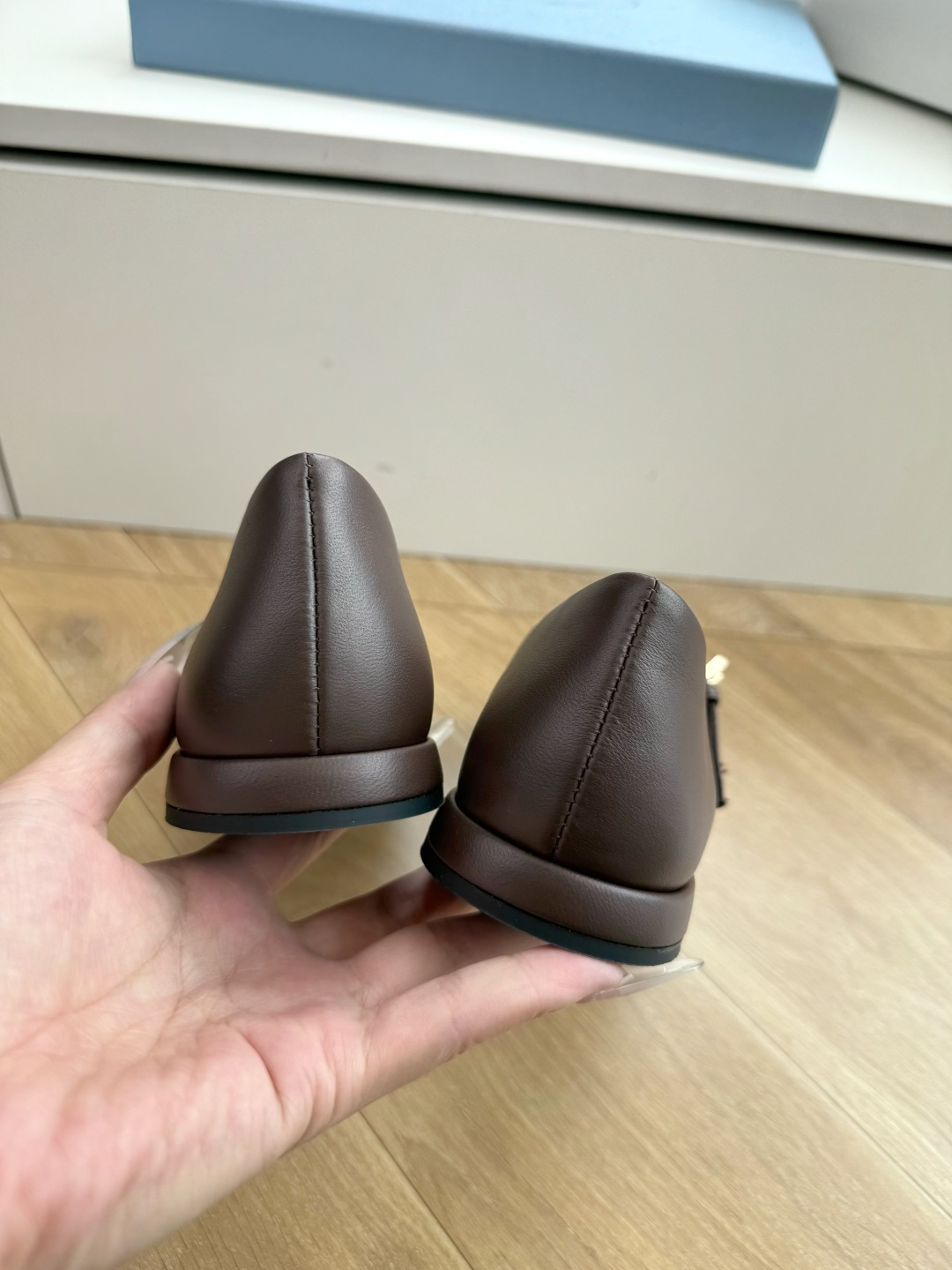 G887统一飞机盒顶级品质所见即所得Prada/普拉达26WF早春新品复古三角标褶皱粗跟平底玛丽珍鞋单鞋 当米兰1913 G887统一飞机盒顶级品质所见即所得Prada/普拉达26WF早春新品复古三角标褶皱粗跟平底玛丽珍鞋单鞋 当米兰1913