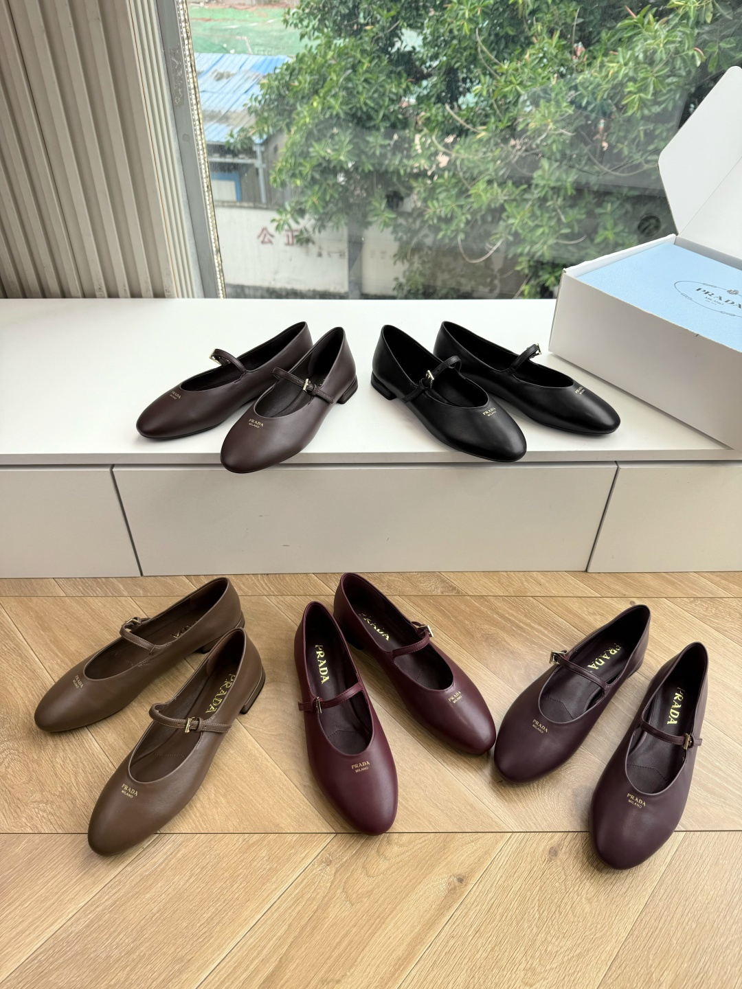 G887统一飞机盒顶级品质所见即所得Prada/普拉达26WF早春新品复古三角标褶皱粗跟平底玛丽珍鞋单鞋 当米兰1913