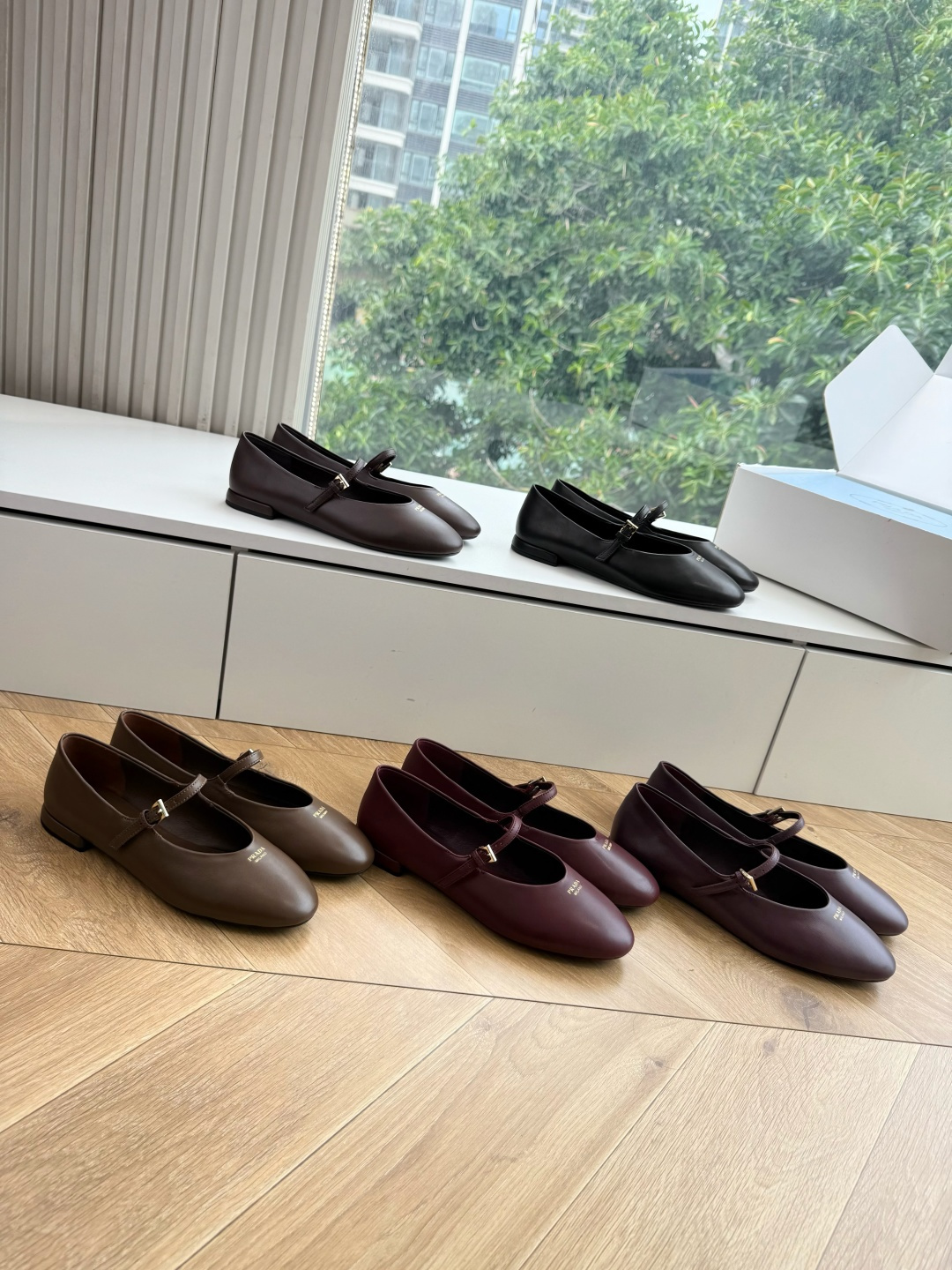 G887统一飞机盒顶级品质所见即所得Prada/普拉达26WF早春新品复古三角标褶皱粗跟平底玛丽珍鞋单鞋 当米兰1913