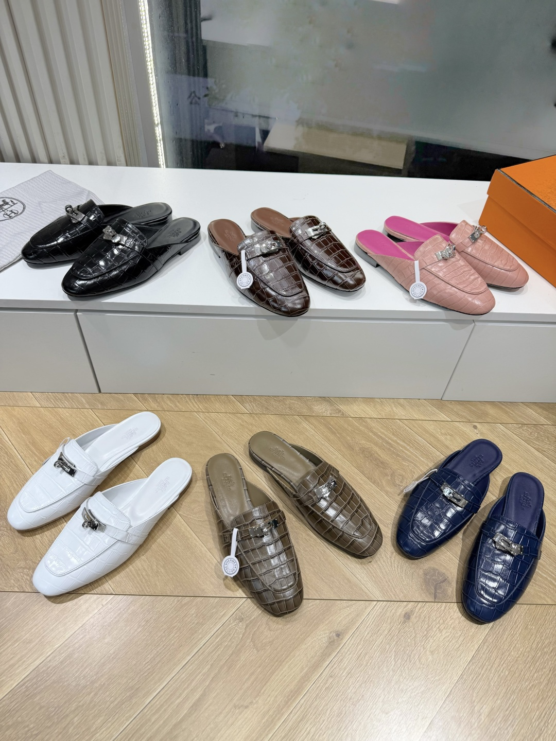G393顶级版本Hermes 爱马仕春新款秋冬新出穆勒拖鞋乐福鞋简直是太完美了，亲大胆入，逛街妥妥的不需要创可贴还更新了