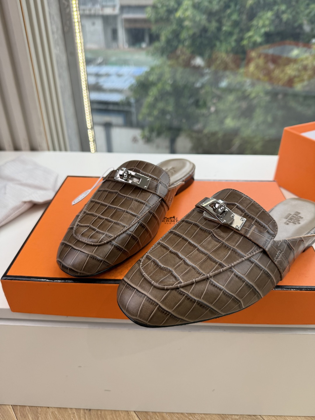 G393顶级版本Hermes 爱马仕春新款秋冬新出穆勒拖鞋乐福鞋简直是太完美了，亲大胆入，逛街妥妥的不需要创可贴还更新了