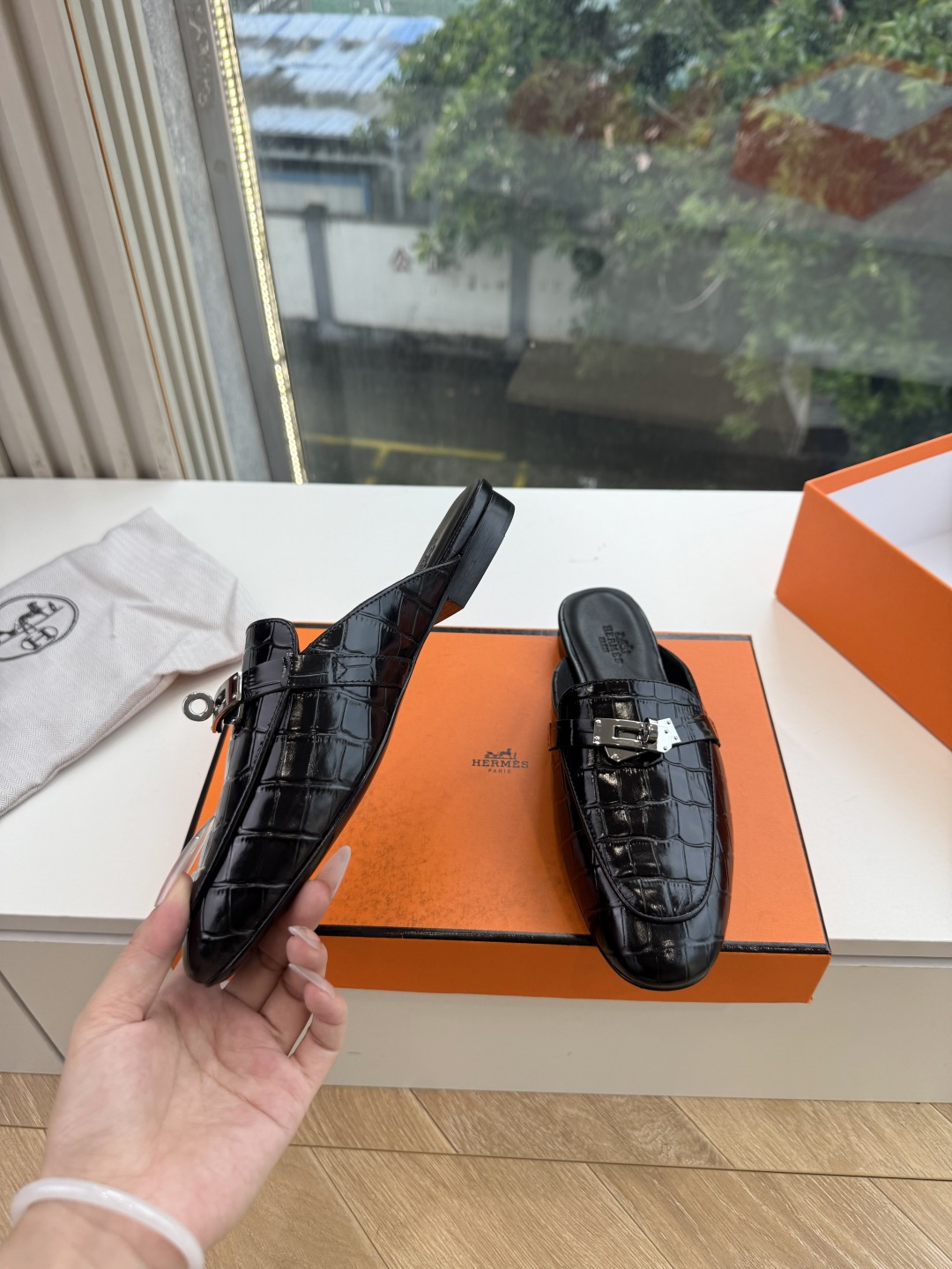 G393顶级版本Hermes 爱马仕春新款秋冬新出穆勒拖鞋乐福鞋简直是太完美了,亲大胆入,逛街妥妥的不需要创可贴还更新了 G393顶级版本Hermes 爱马仕春新款秋冬新出穆勒拖鞋乐福鞋简直是太完美了,亲大胆入,逛街妥妥的不需要创可贴还更新了