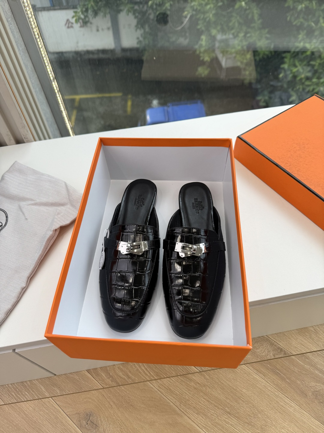 G393顶级版本Hermes 爱马仕春新款秋冬新出穆勒拖鞋乐福鞋简直是太完美了,亲大胆入,逛街妥妥的不需要创可贴还更新了 G393顶级版本Hermes 爱马仕春新款秋冬新出穆勒拖鞋乐福鞋简直是太完美了,亲大胆入,逛街妥妥的不需要创可贴还更新了