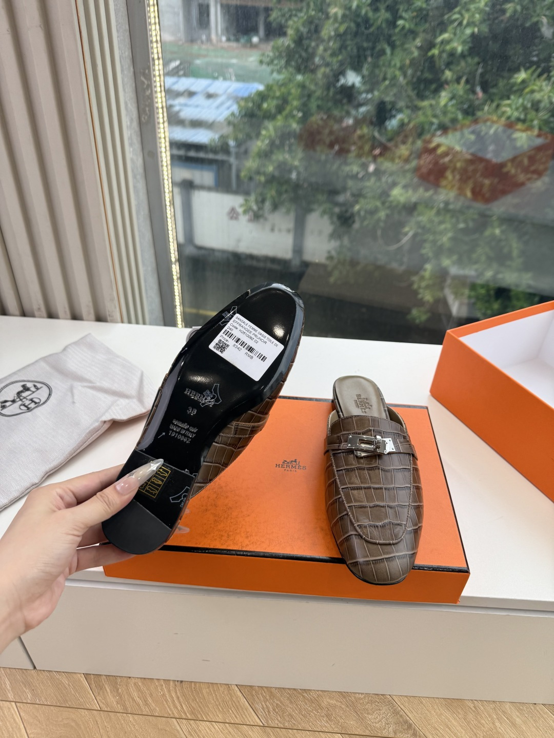 G393顶级版本Hermes 爱马仕春新款秋冬新出穆勒拖鞋乐福鞋简直是太完美了，亲大胆入，逛街妥妥的不需要创可贴还更新了