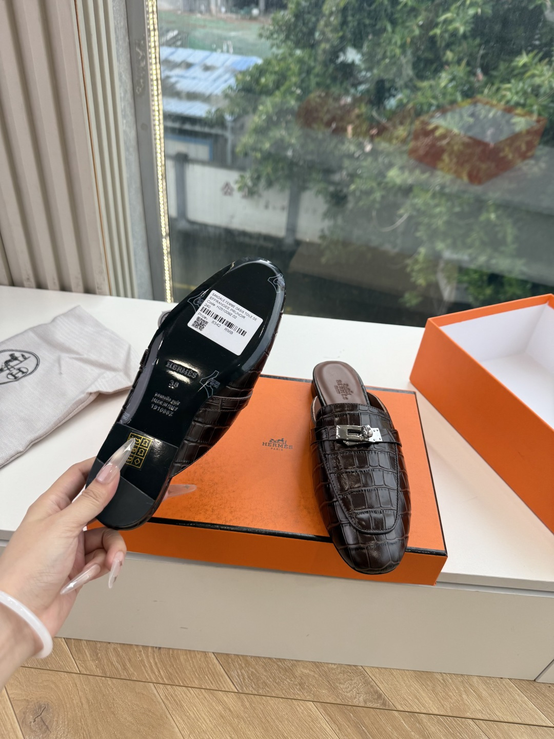 G393顶级版本Hermes 爱马仕春新款秋冬新出穆勒拖鞋乐福鞋简直是太完美了,亲大胆入,逛街妥妥的不需要创可贴还更新了 G393顶级版本Hermes 爱马仕春新款秋冬新出穆勒拖鞋乐福鞋简直是太完美了,亲大胆入,逛街妥妥的不需要创可贴还更新了