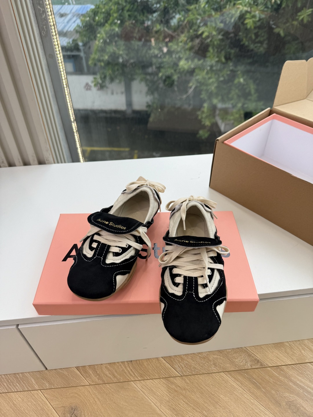 所见即所得出货快G130Acne Studios新款芭蕾舞运动鞋(Acne Studios将运动鞋与当下热门的芭蕾舞鞋元