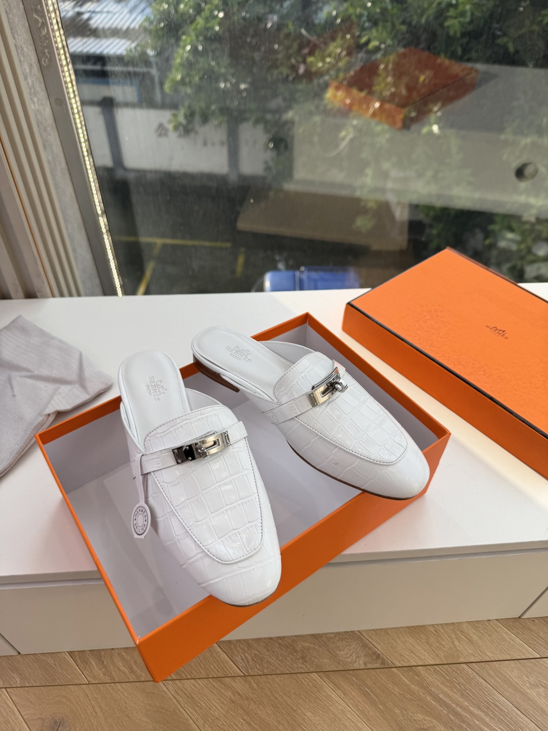 G393顶级版本Hermes 爱马仕春新款秋冬新出穆勒拖鞋乐福鞋简直是太完美了,亲大胆入,逛街妥妥的不需要创可贴还更新了 G393顶级版本Hermes 爱马仕春新款秋冬新出穆勒拖鞋乐福鞋简直是太完美了,亲大胆入,逛街妥妥的不需要创可贴还更新了