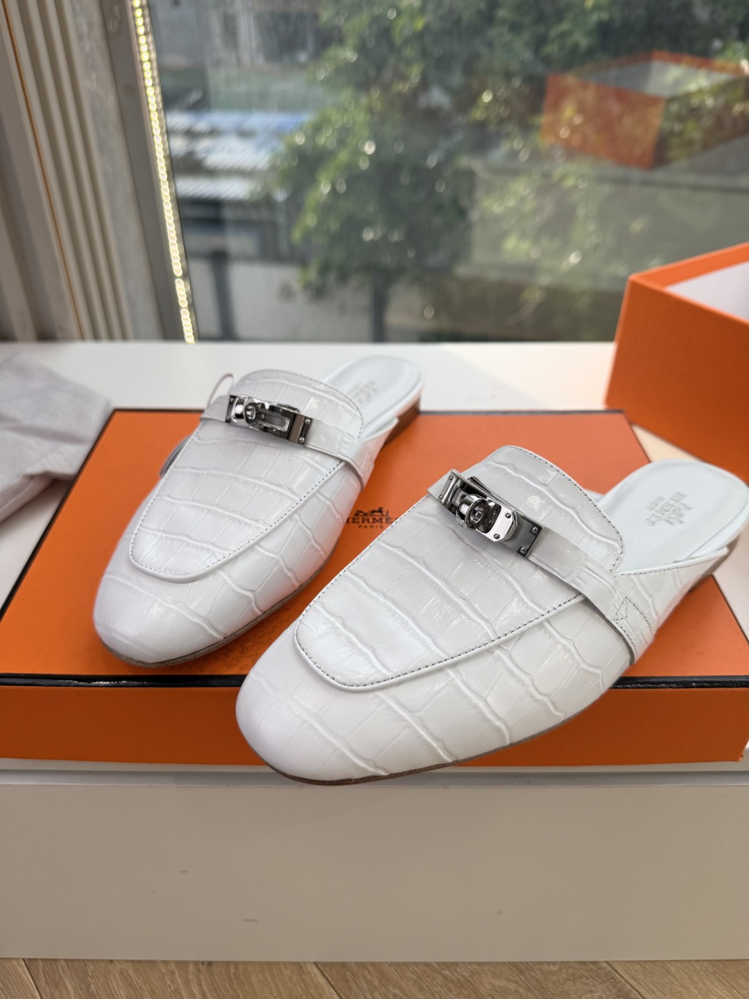 G393顶级版本Hermes 爱马仕春新款秋冬新出穆勒拖鞋乐福鞋简直是太完美了,亲大胆入,逛街妥妥的不需要创可贴还更新了 G393顶级版本Hermes 爱马仕春新款秋冬新出穆勒拖鞋乐福鞋简直是太完美了,亲大胆入,逛街妥妥的不需要创可贴还更新了