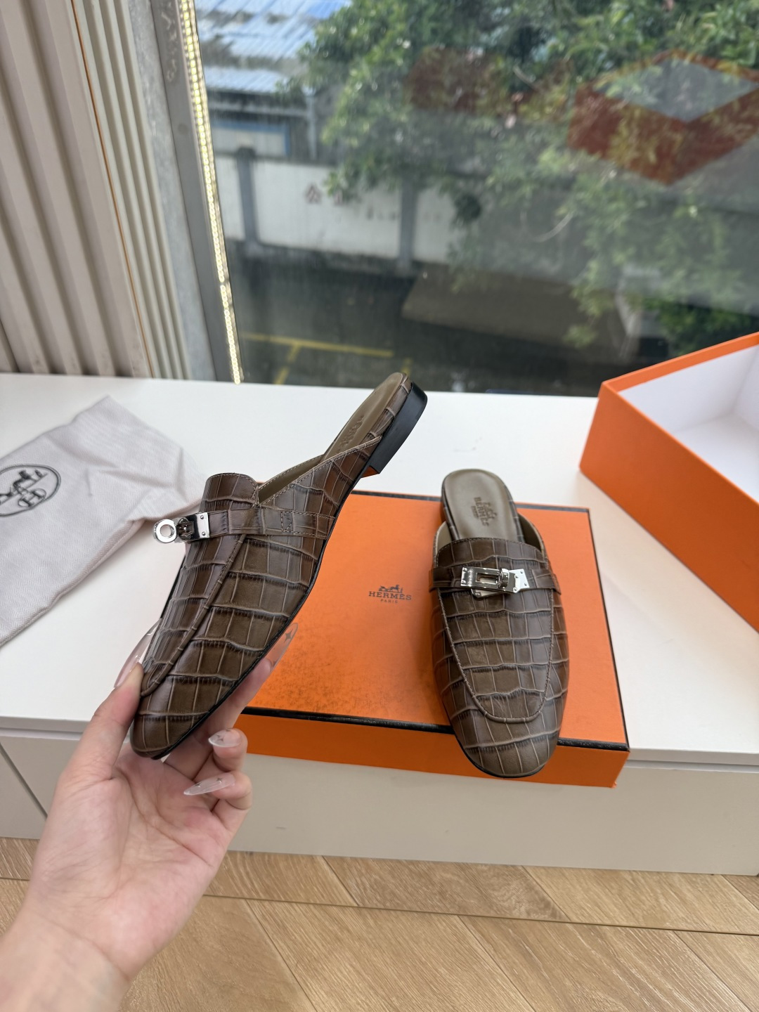 G393顶级版本Hermes 爱马仕春新款秋冬新出穆勒拖鞋乐福鞋简直是太完美了，亲大胆入，逛街妥妥的不需要创可贴还更新了
