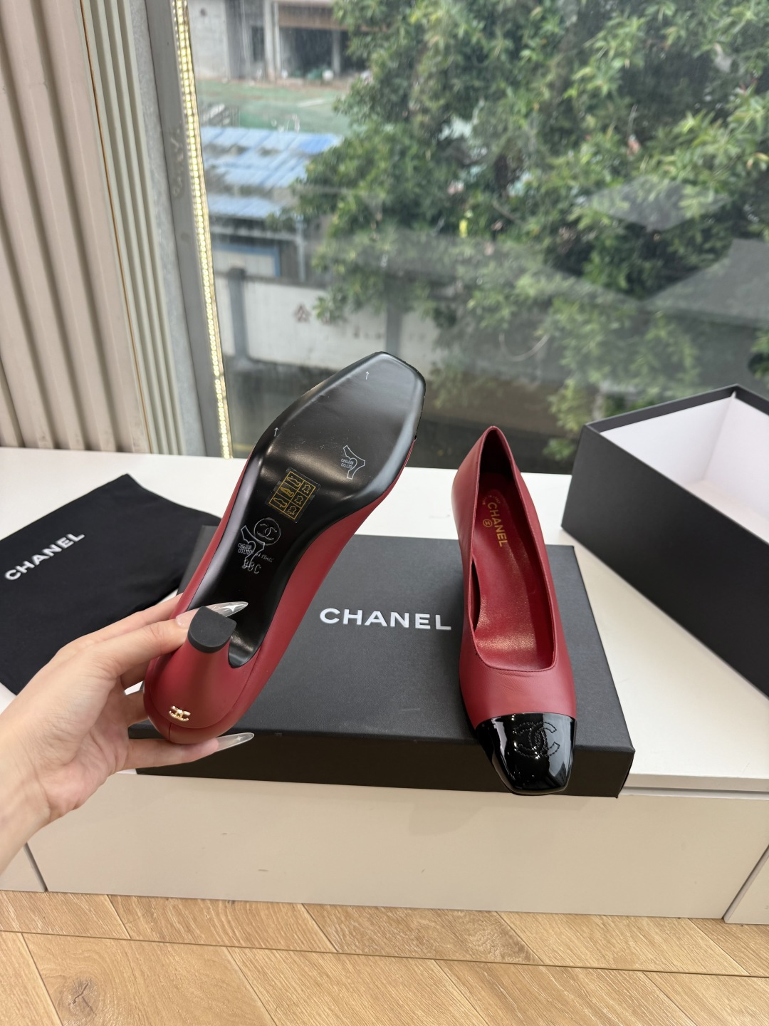 G238Chane*26ss新款玛丽珍单鞋高跟鞋凉鞋 温柔名媛的氛围感缓缓蔓延,圆润鞋头搭配精巧的小蝴蝶结,撞色方头贴标 G238Chane*26ss新款玛丽珍单鞋高跟鞋凉鞋 温柔名媛的氛围感缓缓蔓延,圆润鞋头搭配精巧的小蝴蝶结,撞色方头贴标
