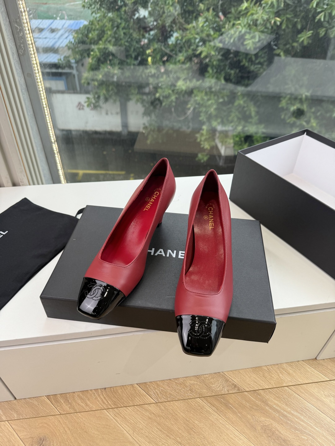 G238Chane*26ss新款玛丽珍单鞋高跟鞋凉鞋 温柔名媛的氛围感缓缓蔓延,圆润鞋头搭配精巧的小蝴蝶结,撞色方头贴标 G238Chane*26ss新款玛丽珍单鞋高跟鞋凉鞋 温柔名媛的氛围感缓缓蔓延,圆润鞋头搭配精巧的小蝴蝶结,撞色方头贴标