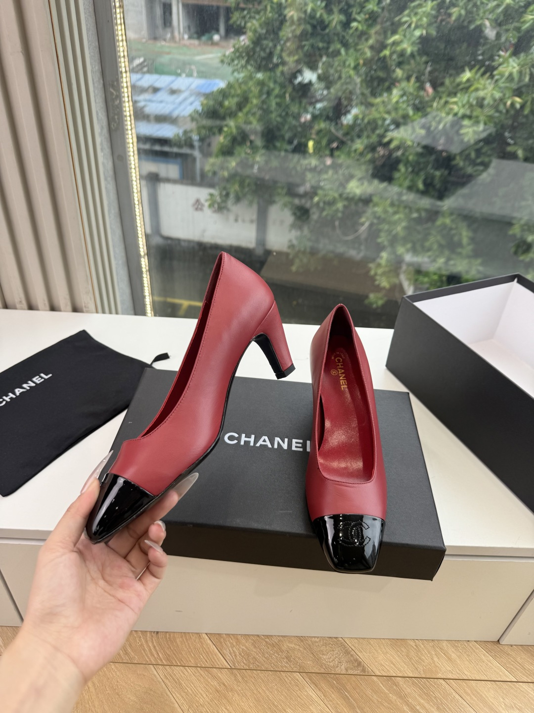 G238Chane*26ss新款玛丽珍单鞋高跟鞋凉鞋 温柔名媛的氛围感缓缓蔓延,圆润鞋头搭配精巧的小蝴蝶结,撞色方头贴标 G238Chane*26ss新款玛丽珍单鞋高跟鞋凉鞋 温柔名媛的氛围感缓缓蔓延,圆润鞋头搭配精巧的小蝴蝶结,撞色方头贴标