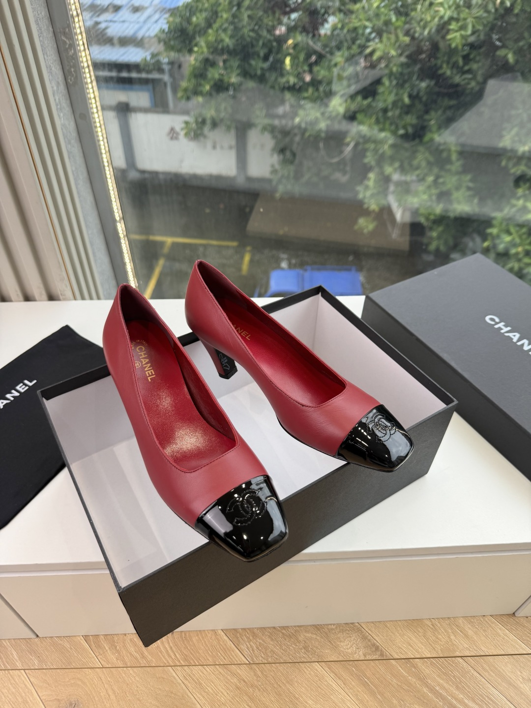 G238Chane*26ss新款玛丽珍单鞋高跟鞋凉鞋 温柔名媛的氛围感缓缓蔓延,圆润鞋头搭配精巧的小蝴蝶结,撞色方头贴标 G238Chane*26ss新款玛丽珍单鞋高跟鞋凉鞋 温柔名媛的氛围感缓缓蔓延,圆润鞋头搭配精巧的小蝴蝶结,撞色方头贴标