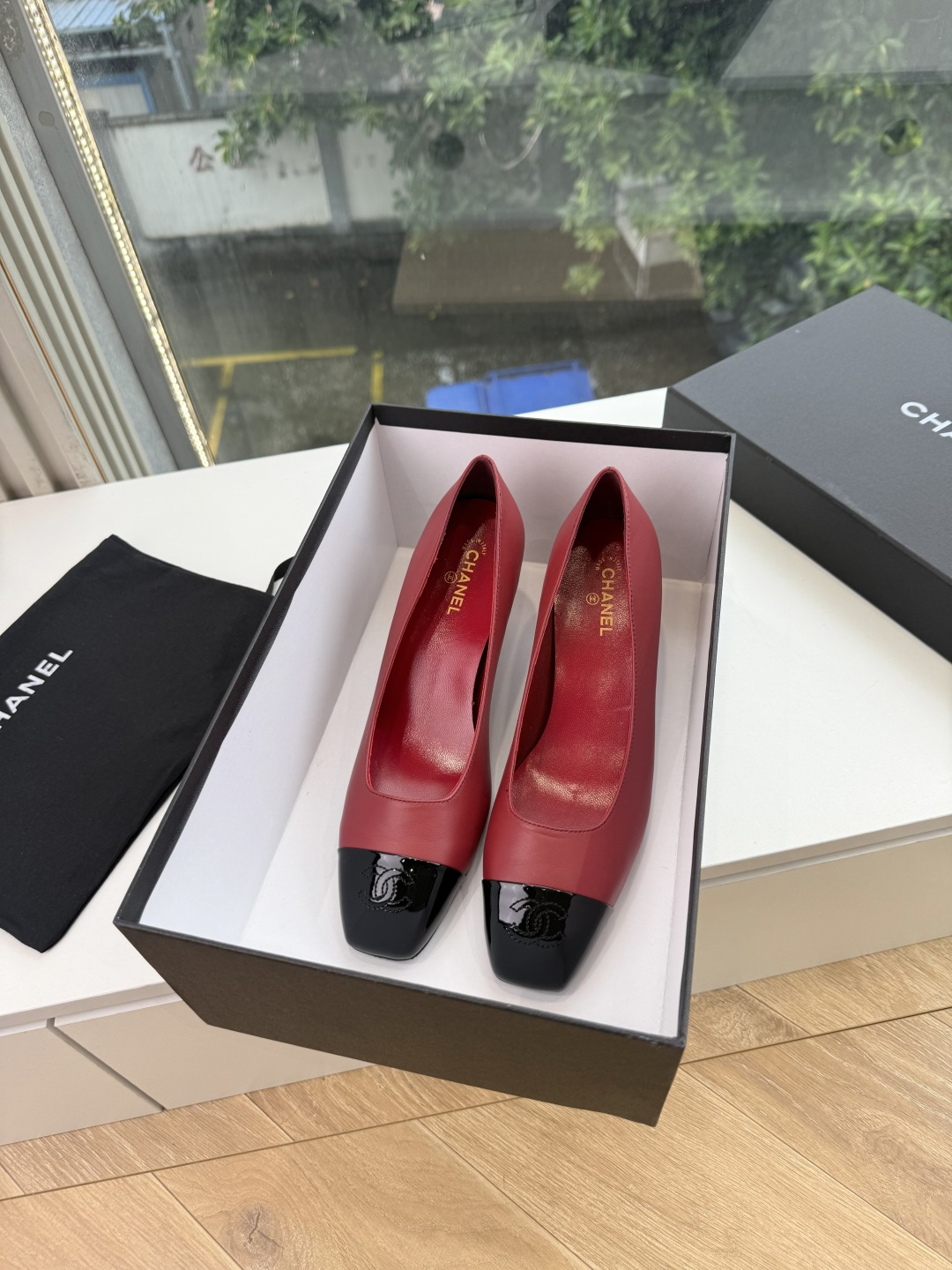 G238Chane*26ss新款玛丽珍单鞋高跟鞋凉鞋 温柔名媛的氛围感缓缓蔓延，圆润鞋头搭配精巧的小蝴蝶结，撞色方头贴标