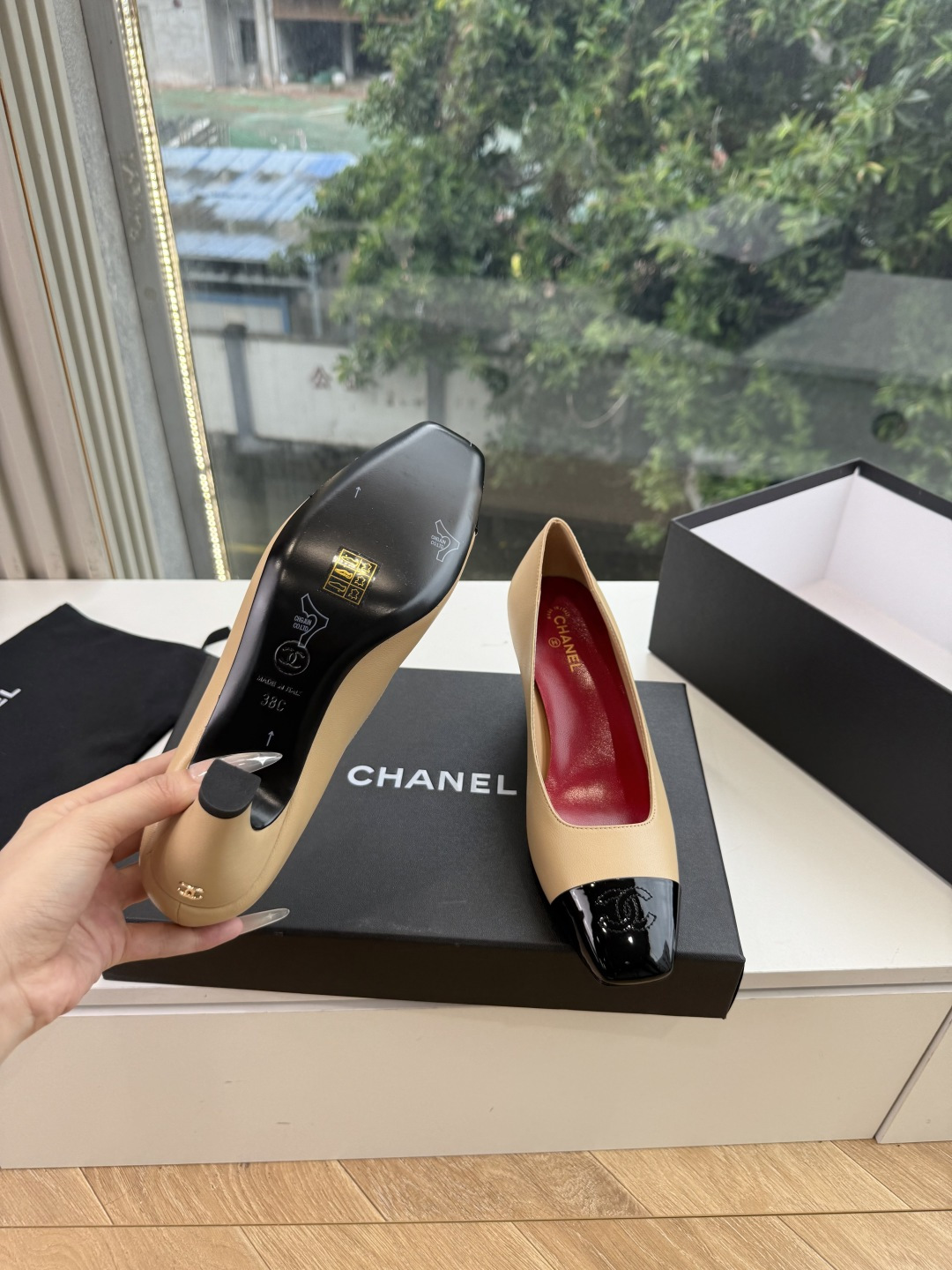 G238Chane*26ss新款玛丽珍单鞋高跟鞋凉鞋 温柔名媛的氛围感缓缓蔓延,圆润鞋头搭配精巧的小蝴蝶结,撞色方头贴标 G238Chane*26ss新款玛丽珍单鞋高跟鞋凉鞋 温柔名媛的氛围感缓缓蔓延,圆润鞋头搭配精巧的小蝴蝶结,撞色方头贴标