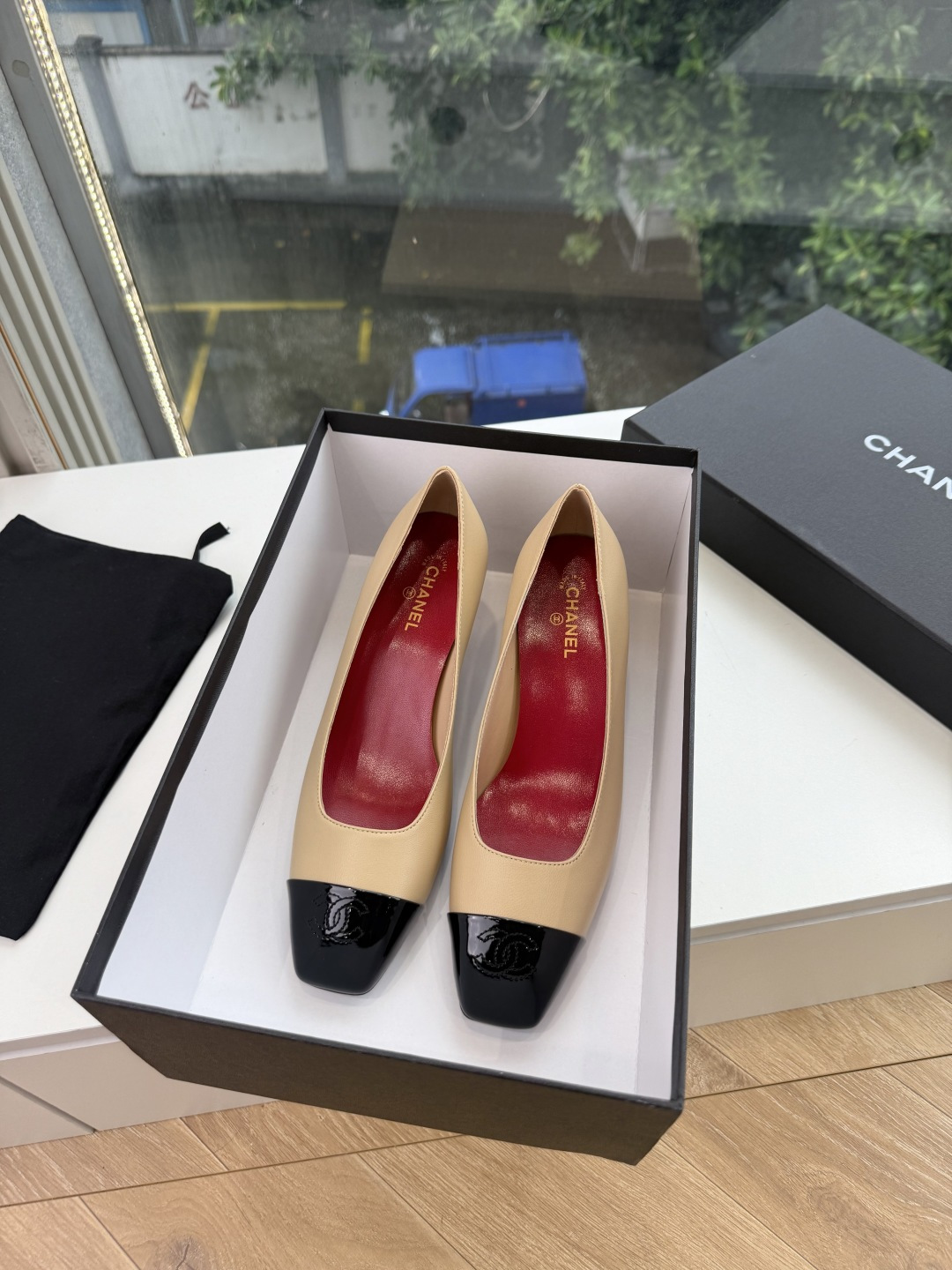 G238Chane*26ss新款玛丽珍单鞋高跟鞋凉鞋 温柔名媛的氛围感缓缓蔓延,圆润鞋头搭配精巧的小蝴蝶结,撞色方头贴标 G238Chane*26ss新款玛丽珍单鞋高跟鞋凉鞋 温柔名媛的氛围感缓缓蔓延,圆润鞋头搭配精巧的小蝴蝶结,撞色方头贴标