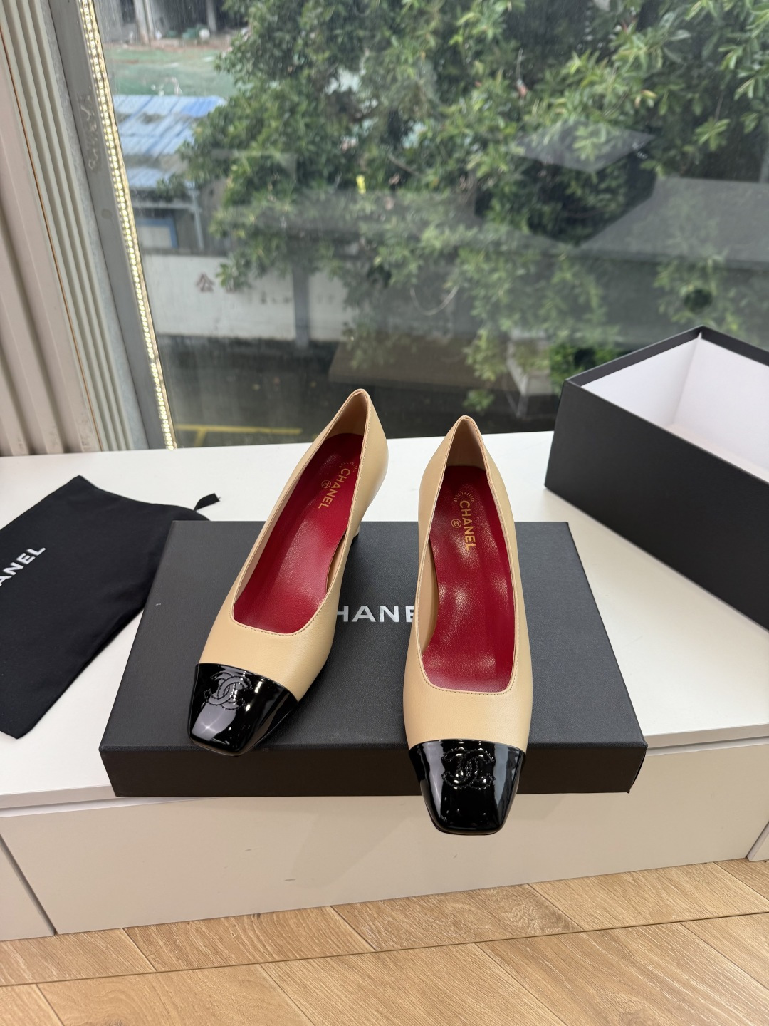 G238Chane*26ss新款玛丽珍单鞋高跟鞋凉鞋 温柔名媛的氛围感缓缓蔓延，圆润鞋头搭配精巧的小蝴蝶结，撞色方头贴标