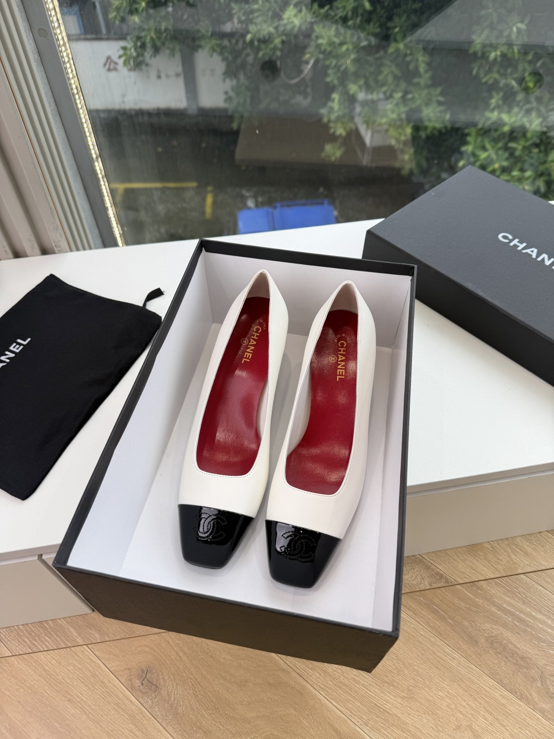 G238Chane*26ss新款玛丽珍单鞋高跟鞋凉鞋 温柔名媛的氛围感缓缓蔓延，圆润鞋头搭配精巧的小蝴蝶结，撞色方头贴标