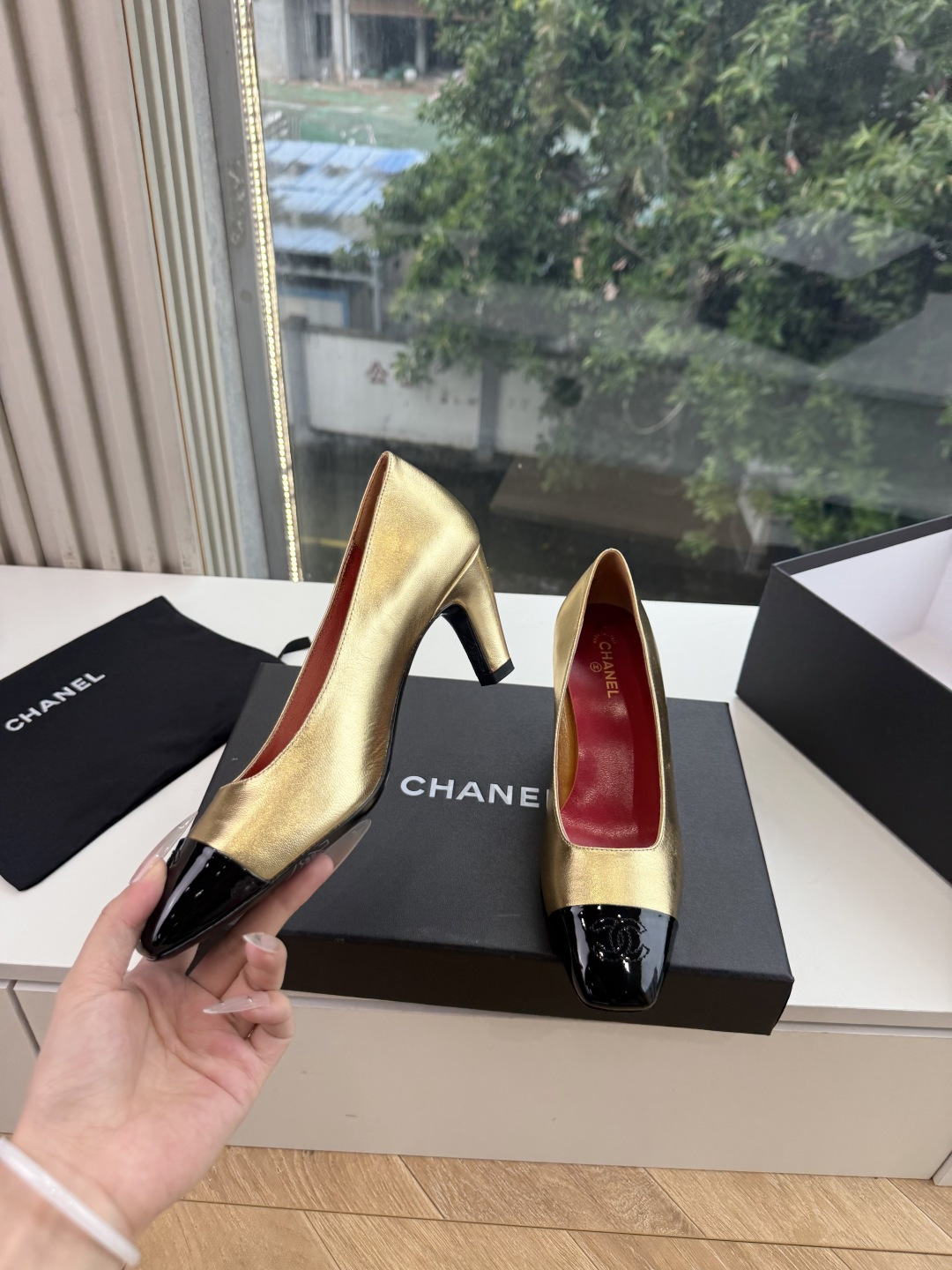 G238Chane*26ss新款玛丽珍单鞋高跟鞋凉鞋 温柔名媛的氛围感缓缓蔓延，圆润鞋头搭配精巧的小蝴蝶结，撞色方头贴标