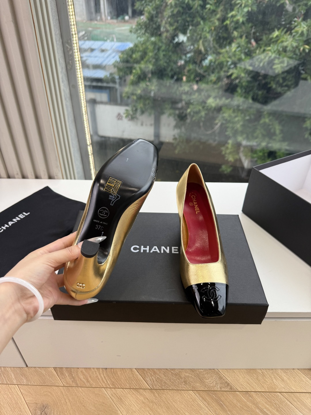 G238Chane*26ss新款玛丽珍单鞋高跟鞋凉鞋 温柔名媛的氛围感缓缓蔓延，圆润鞋头搭配精巧的小蝴蝶结，撞色方头贴标