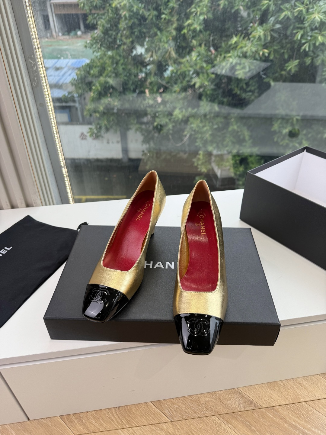 G238Chane*26ss新款玛丽珍单鞋高跟鞋凉鞋 温柔名媛的氛围感缓缓蔓延，圆润鞋头搭配精巧的小蝴蝶结，撞色方头贴标
