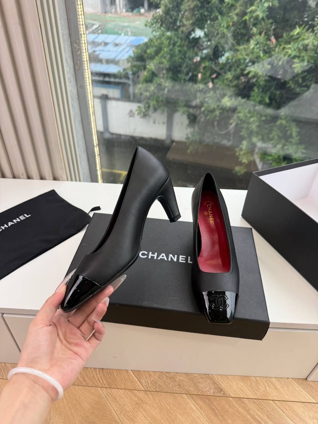 G238Chane*26ss新款玛丽珍单鞋高跟鞋凉鞋 温柔名媛的氛围感缓缓蔓延,圆润鞋头搭配精巧的小蝴蝶结,撞色方头贴标 G238Chane*26ss新款玛丽珍单鞋高跟鞋凉鞋 温柔名媛的氛围感缓缓蔓延,圆润鞋头搭配精巧的小蝴蝶结,撞色方头贴标