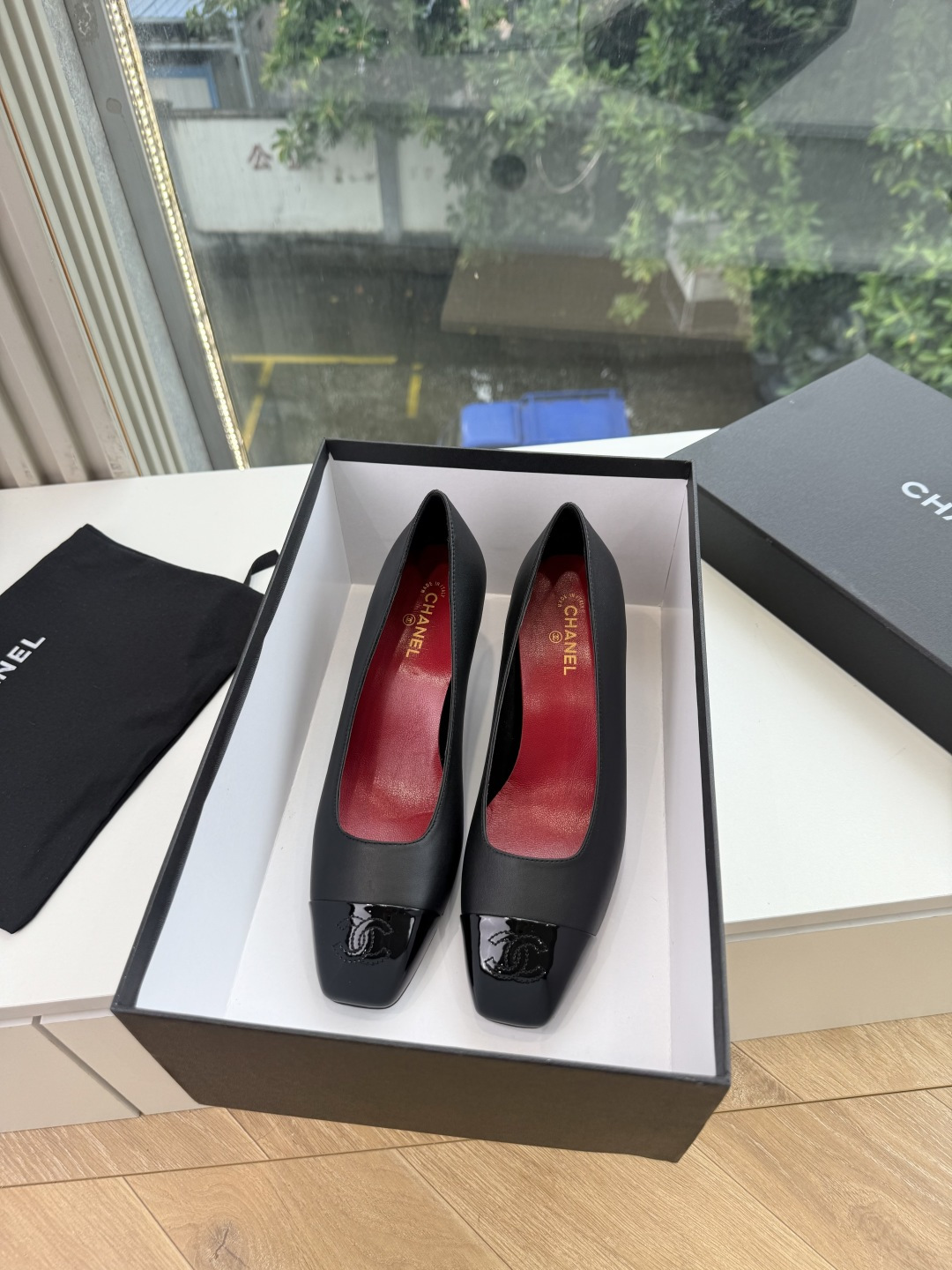 G238Chane*26ss新款玛丽珍单鞋高跟鞋凉鞋 温柔名媛的氛围感缓缓蔓延，圆润鞋头搭配精巧的小蝴蝶结，撞色方头贴标