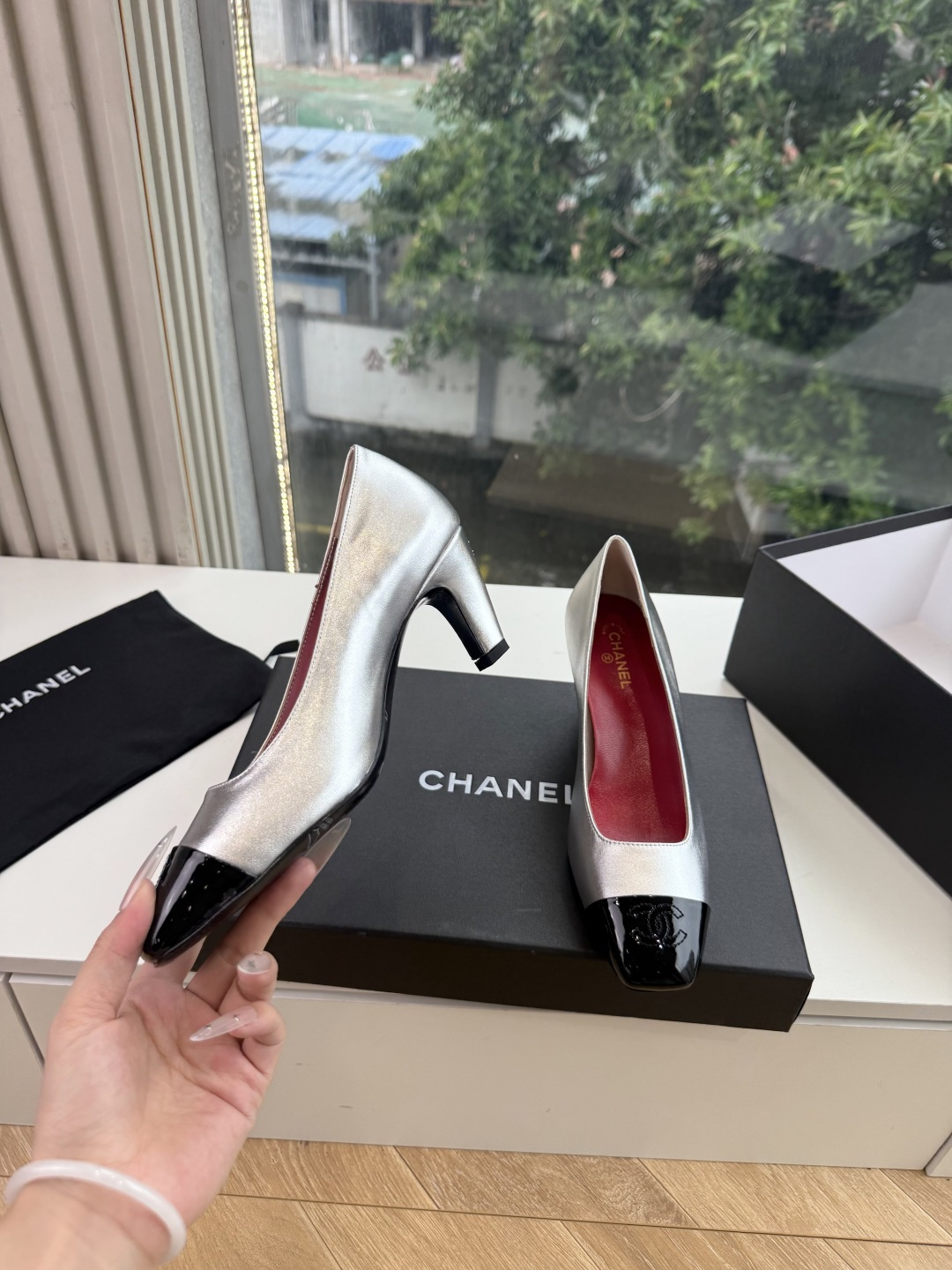 G238Chane*26ss新款玛丽珍单鞋高跟鞋凉鞋 温柔名媛的氛围感缓缓蔓延,圆润鞋头搭配精巧的小蝴蝶结,撞色方头贴标 G238Chane*26ss新款玛丽珍单鞋高跟鞋凉鞋 温柔名媛的氛围感缓缓蔓延,圆润鞋头搭配精巧的小蝴蝶结,撞色方头贴标