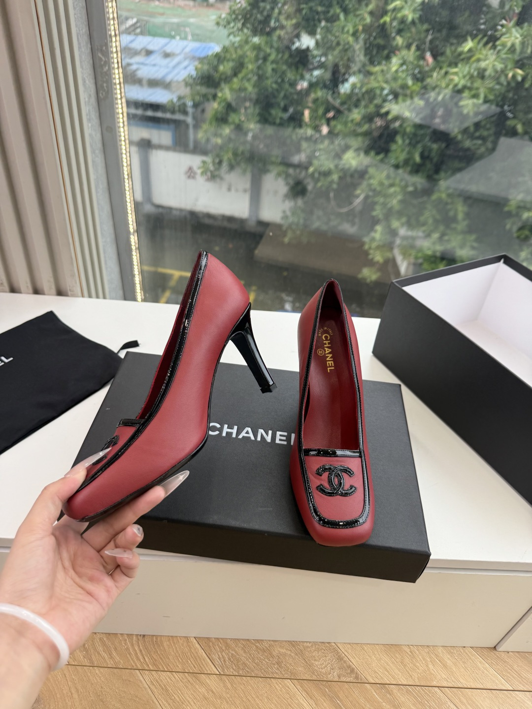 G238Chane*26ss新款玛丽珍单鞋高跟鞋凉鞋 温柔名媛的氛围感缓缓蔓延,圆润鞋头搭配精巧的小蝴蝶结,撞色方头贴标 G238Chane*26ss新款玛丽珍单鞋高跟鞋凉鞋 温柔名媛的氛围感缓缓蔓延,圆润鞋头搭配精巧的小蝴蝶结,撞色方头贴标