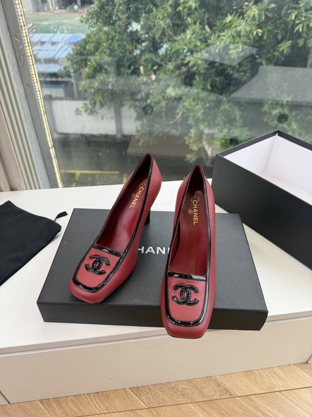 G238Chane*26ss新款玛丽珍单鞋高跟鞋凉鞋 温柔名媛的氛围感缓缓蔓延,圆润鞋头搭配精巧的小蝴蝶结,撞色方头贴标 G238Chane*26ss新款玛丽珍单鞋高跟鞋凉鞋 温柔名媛的氛围感缓缓蔓延,圆润鞋头搭配精巧的小蝴蝶结,撞色方头贴标