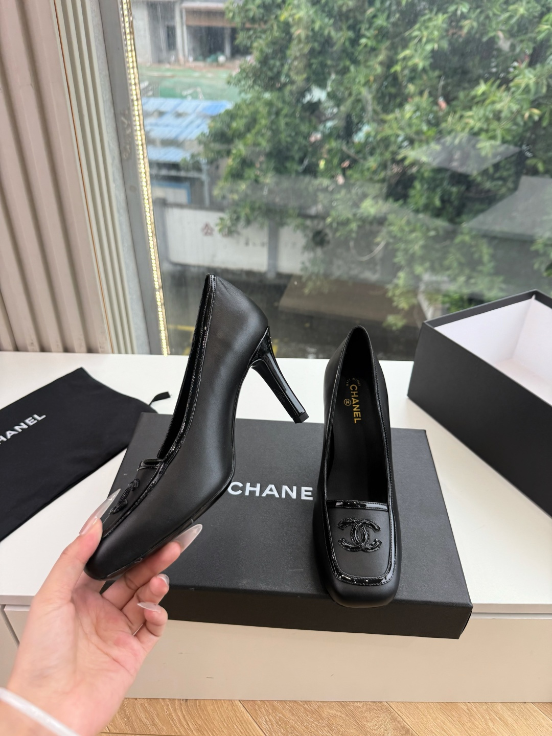 G238Chane*26ss新款玛丽珍单鞋高跟鞋凉鞋 温柔名媛的氛围感缓缓蔓延,圆润鞋头搭配精巧的小蝴蝶结,撞色方头贴标 G238Chane*26ss新款玛丽珍单鞋高跟鞋凉鞋 温柔名媛的氛围感缓缓蔓延,圆润鞋头搭配精巧的小蝴蝶结,撞色方头贴标