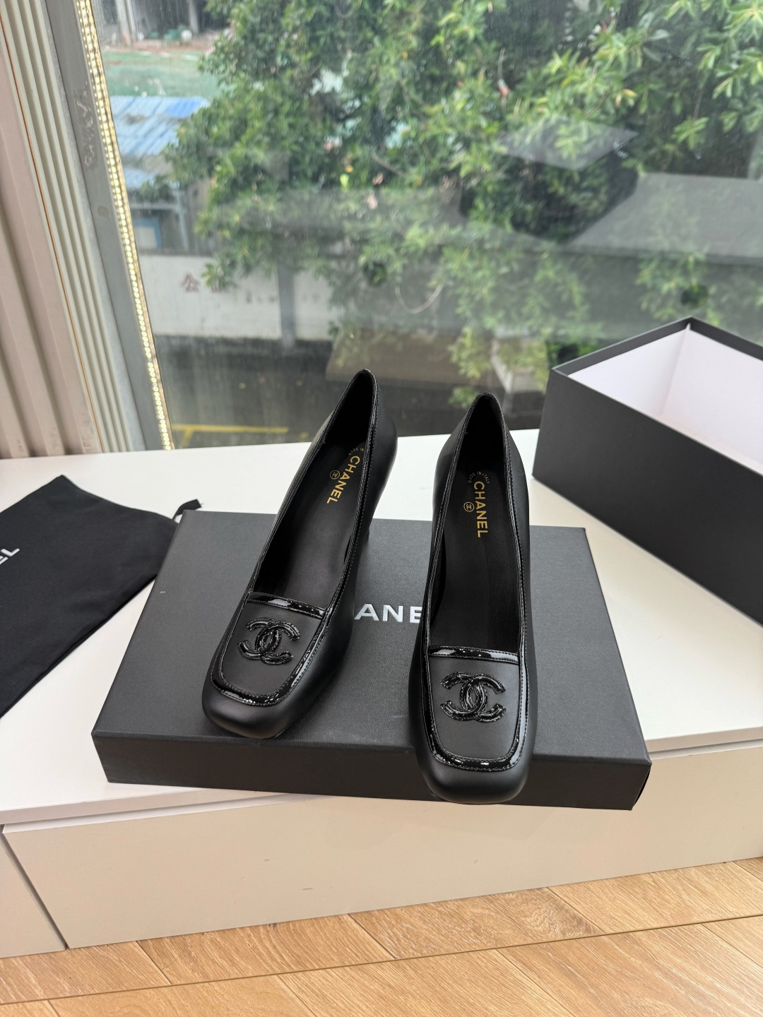 G238Chane*26ss新款玛丽珍单鞋高跟鞋凉鞋 温柔名媛的氛围感缓缓蔓延，圆润鞋头搭配精巧的小蝴蝶结，撞色方头贴标