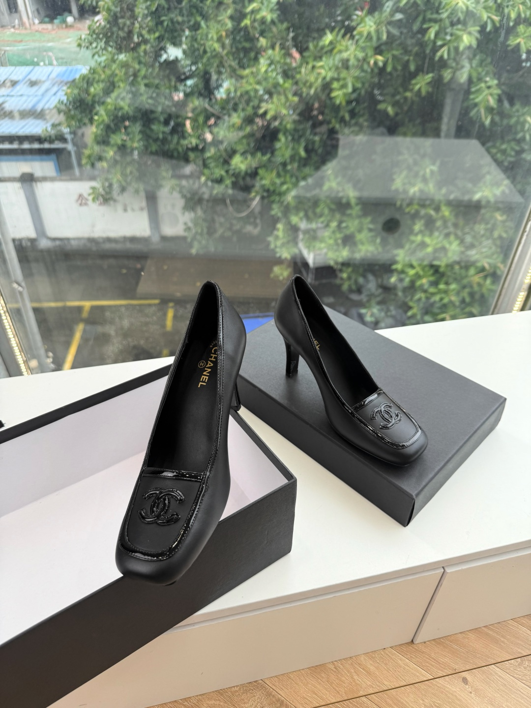 G238Chane*26ss新款玛丽珍单鞋高跟鞋凉鞋 温柔名媛的氛围感缓缓蔓延,圆润鞋头搭配精巧的小蝴蝶结,撞色方头贴标 G238Chane*26ss新款玛丽珍单鞋高跟鞋凉鞋 温柔名媛的氛围感缓缓蔓延,圆润鞋头搭配精巧的小蝴蝶结,撞色方头贴标