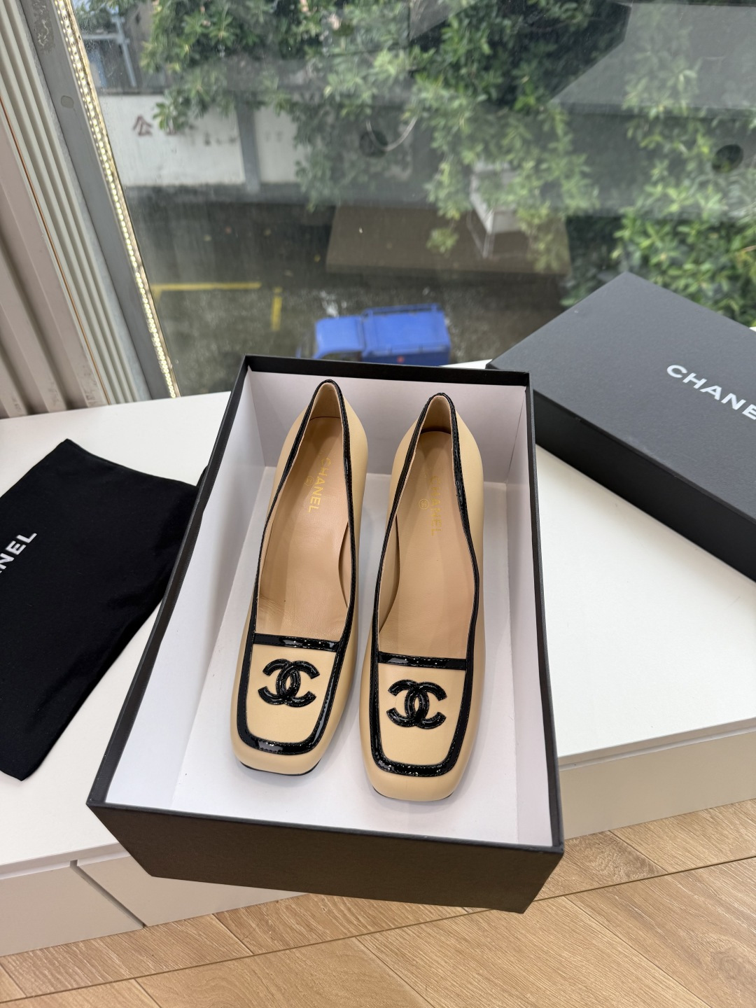 G238Chane*26ss新款玛丽珍单鞋高跟鞋凉鞋 温柔名媛的氛围感缓缓蔓延，圆润鞋头搭配精巧的小蝴蝶结，撞色方头贴标