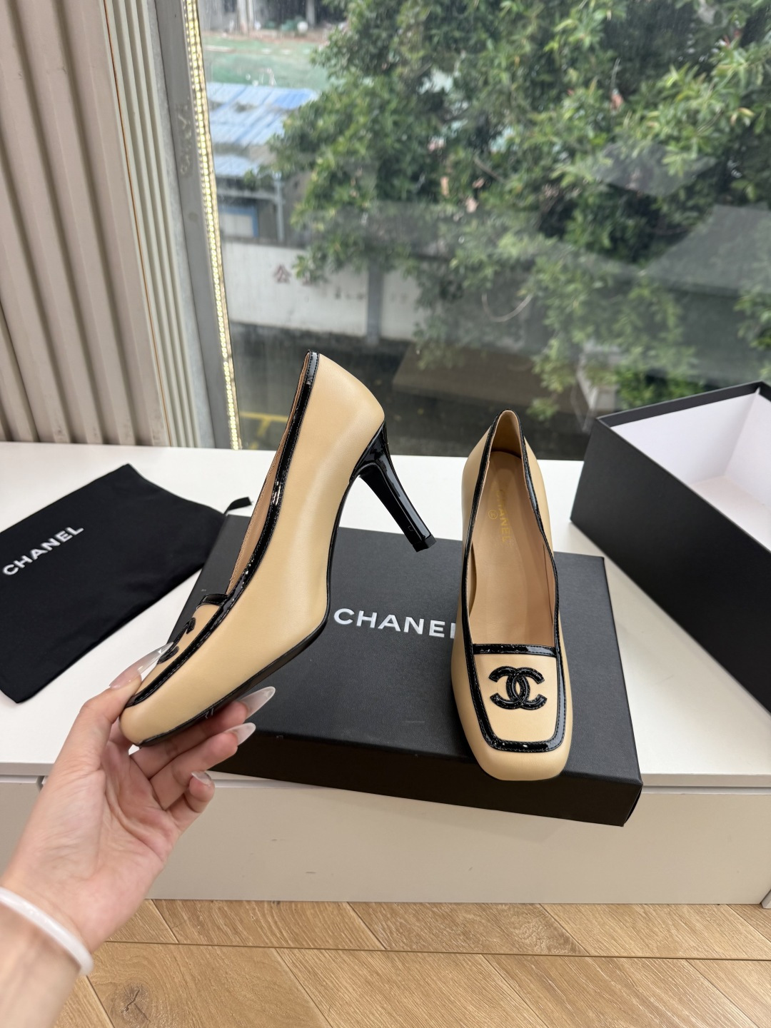 G238Chane*26ss新款玛丽珍单鞋高跟鞋凉鞋 温柔名媛的氛围感缓缓蔓延,圆润鞋头搭配精巧的小蝴蝶结,撞色方头贴标 G238Chane*26ss新款玛丽珍单鞋高跟鞋凉鞋 温柔名媛的氛围感缓缓蔓延,圆润鞋头搭配精巧的小蝴蝶结,撞色方头贴标